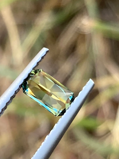 018- Bright Yellow Parti Australian Sapphire 0.6ct RECTANGLE CUT