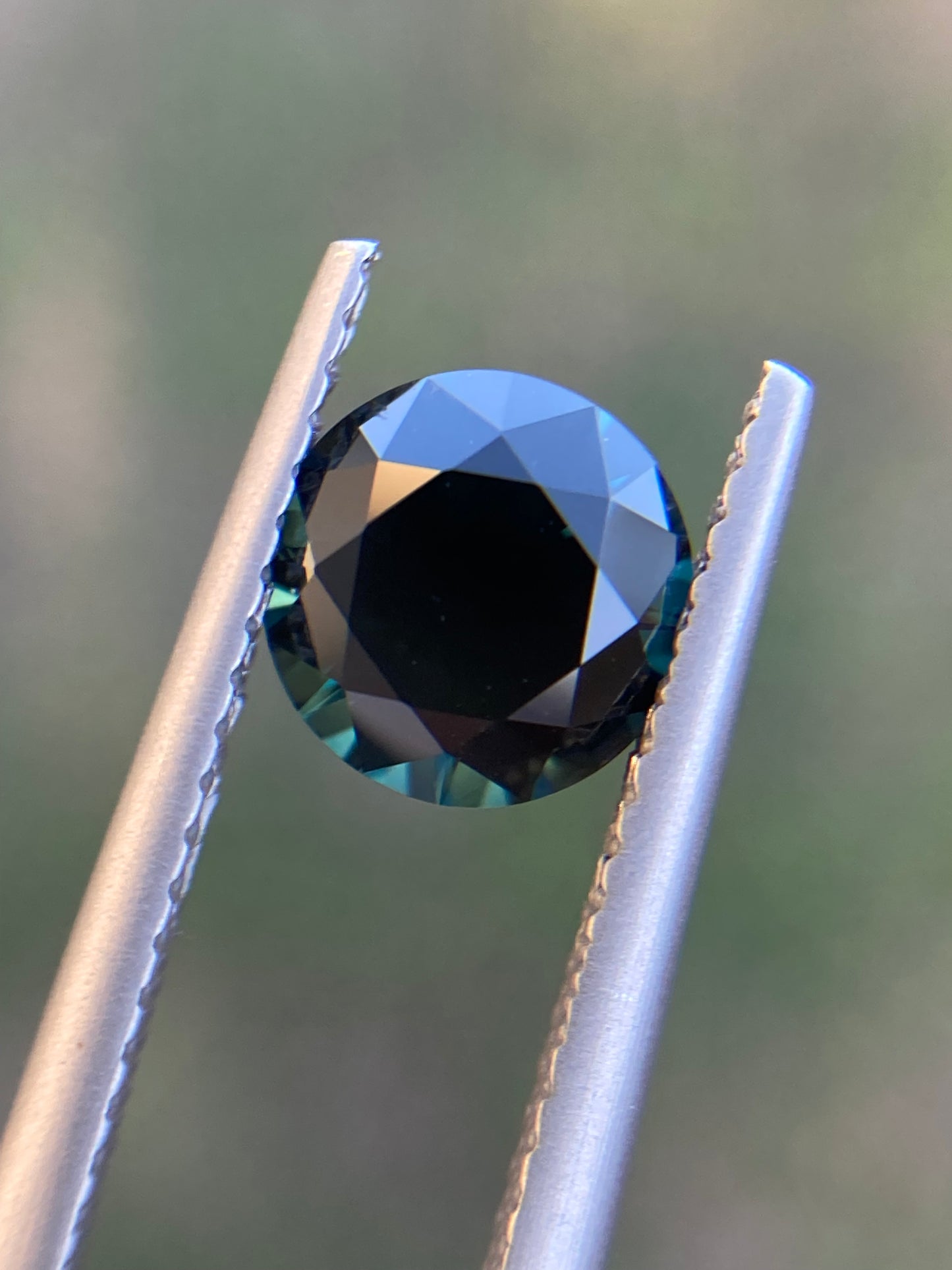 038- Dark Green Blue with Yellow edge - Australian Sapphire 1.64ct ROUND CUT