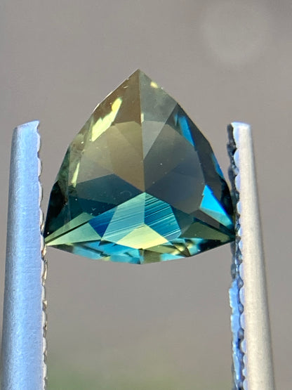 041- Parti Australian Sapphire 1.12ct TRILLION CUT