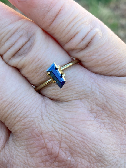 012- BLUE Australian Sapphire 1.15ct FREEFORM CUT