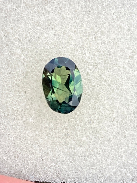 007- Australian Sapphire 0.9ct Green yellow parti OVAL CUT