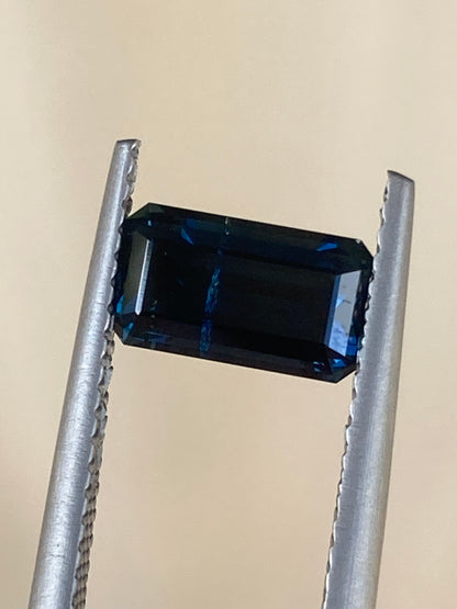 023- DARK BLUE Australian Sapphire 1.7ct EMERALD CUT