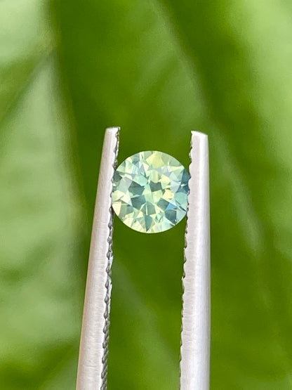 011- Silky Blue Yellow Parti Australian Sapphire 0.5ct ROUND BRILLIANT CUT