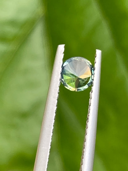 011- Silky Blue Yellow Parti Australian Sapphire 0.5ct ROUND BRILLIANT CUT