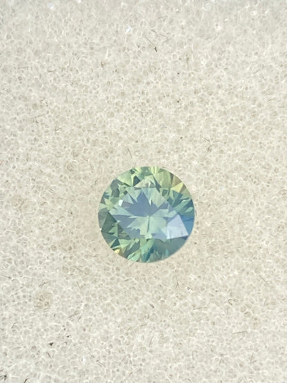 011- Silky Blue Yellow Parti Australian Sapphire 0.5ct ROUND BRILLIANT CUT