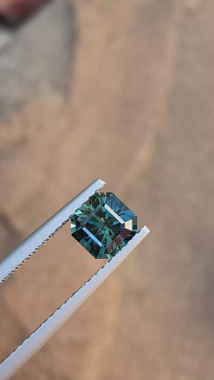 042- SQUARE CUT Parti Australian Sapphire 1.14ct