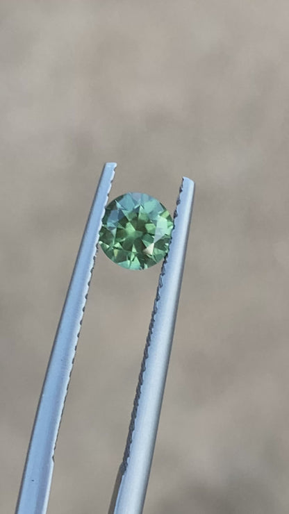 045- Sparkling GY parti Australian Sapphire 0.62ct ROUND BRILLIANT CUT green
