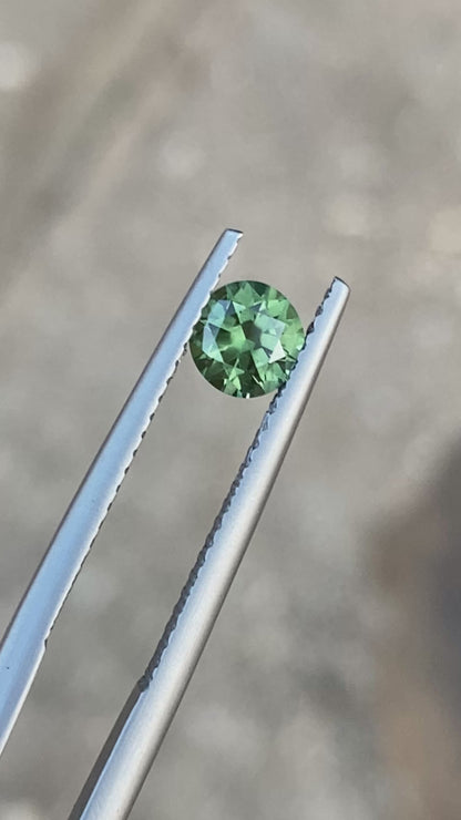 045- Sparkling GY parti Australian Sapphire 0.62ct ROUND BRILLIANT CUT green