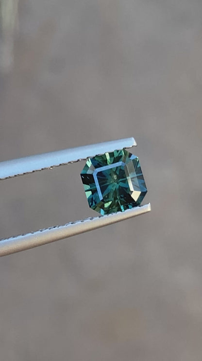 042- SQUARE CUT Parti Australian Sapphire 1.14ct