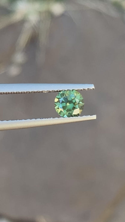 045- Sparkling GY parti Australian Sapphire 0.62ct ROUND BRILLIANT CUT green