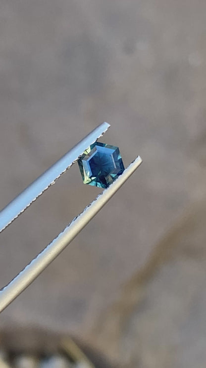 043- Silky Blue Australian Sapphire 0.67ct HEX CUT